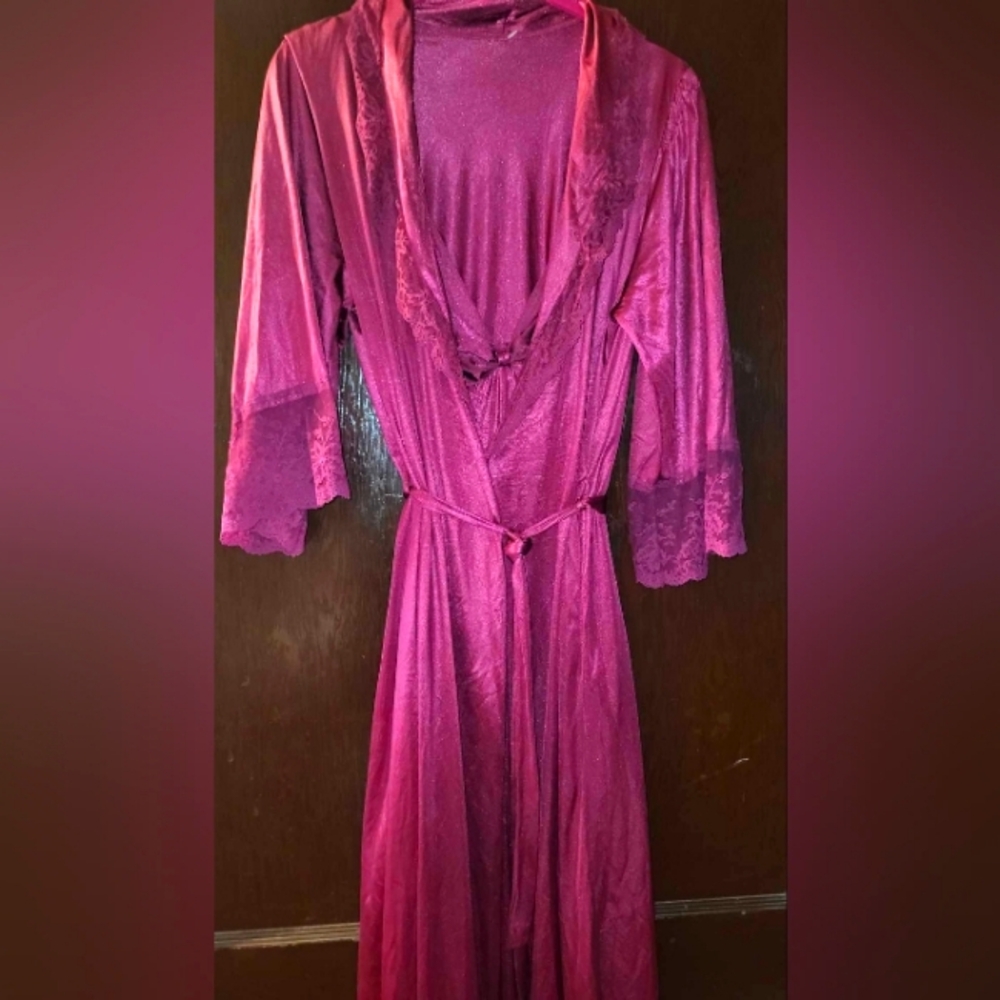 Vintage 1970s 2 piece set Fantasy Nightware Gown and Robe by Janice Lee